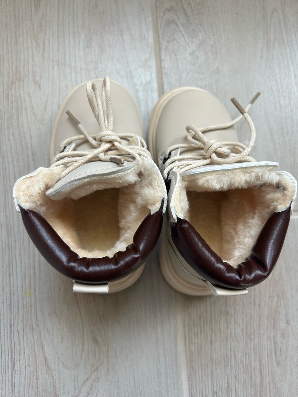 NWOT Toddler Size 8 - Cream Faux Fur Lined Boots with Brown Collar